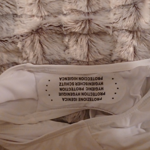 🎀PRICE DROP TODAY 🎀NWT BEAUTIFUL SWIMSUIT 🩱 - Picture 6 of 6